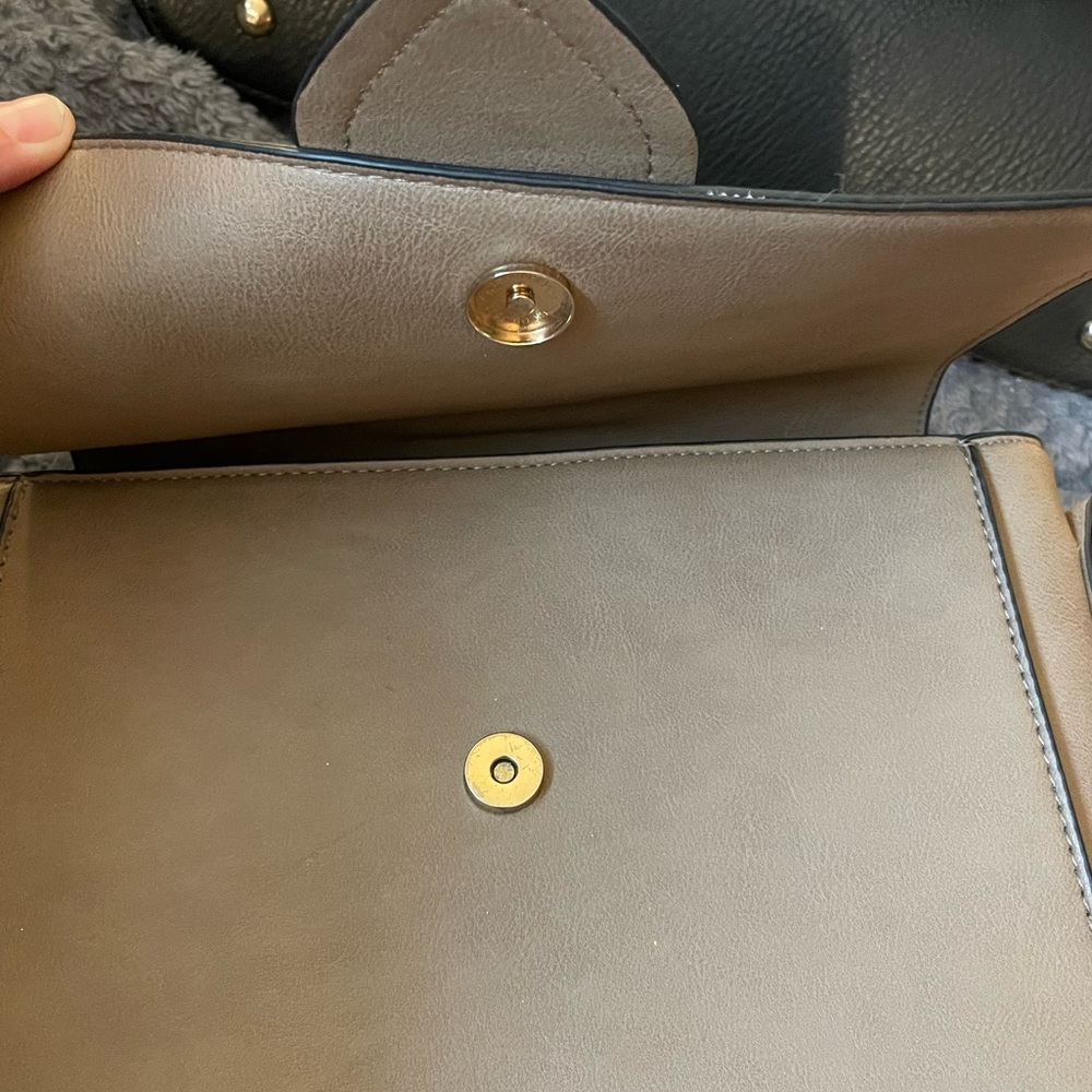 Cross Body Purse - Picture 3 of 6